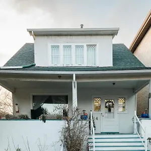 Quaint & Cozy Bed & Breakfast Edmonton