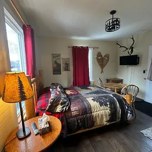 Holiday Lodge Cabins Bed & Breakfast Banff